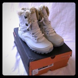 Merrell off white Fluorecein snow boots